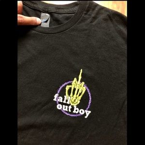 🤘FALL OUT BOY size LARGE 
BAND TEE JET BLACK. Do